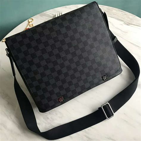 louis vuitton mens bag district